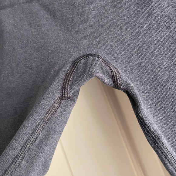 Lululemon Navy Cropped Leggings - Picture 6 of 7